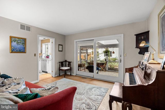 408 KINGS HWY, Moorestown, NJ 08057