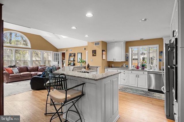408 KINGS HWY, Moorestown, NJ 08057