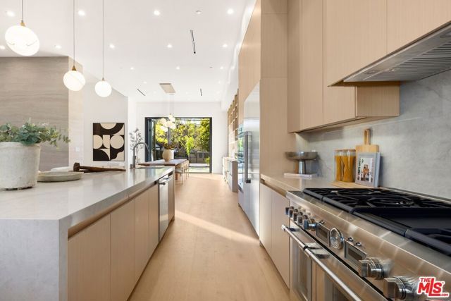 5200 Oakdale Avenue, Woodland Hills (los Angeles), CA 91364