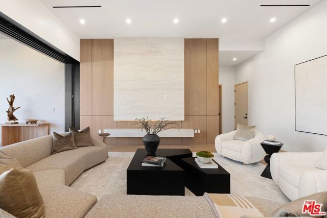 5200 Oakdale Avenue, Woodland Hills (los Angeles), CA 91364