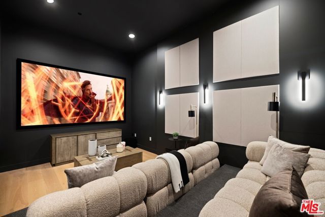 5200 Oakdale Avenue, Woodland Hills (los Angeles), CA 91364