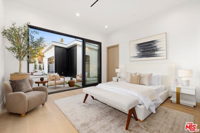 5200 Oakdale Avenue, Woodland Hills (los Angeles), CA 91364