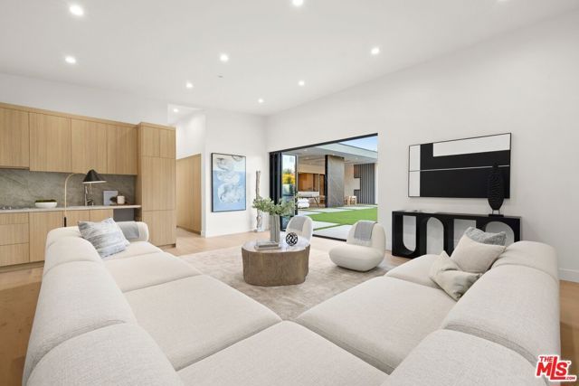 5200 Oakdale Avenue, Woodland Hills (los Angeles), CA 91364