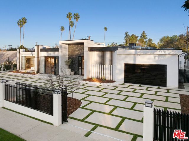 5200 Oakdale Avenue, Woodland Hills (los Angeles), CA 91364