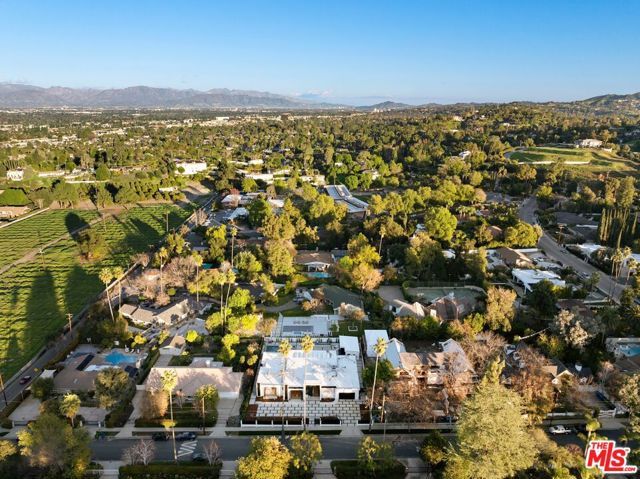 5200 Oakdale Avenue, Woodland Hills (los Angeles), CA 91364