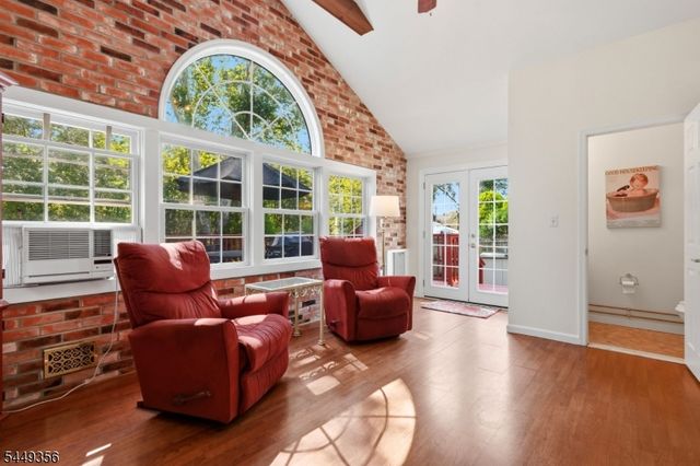 366 Vosseller Ave, Bound Brook Boro, NJ 08805