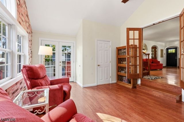 366 Vosseller Ave, Bound Brook Boro, NJ 08805