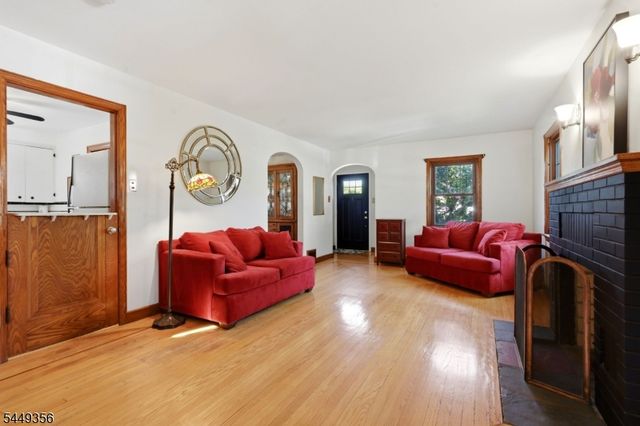 366 Vosseller Ave, Bound Brook Boro, NJ 08805