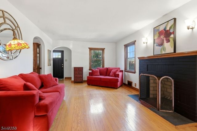 366 Vosseller Ave, Bound Brook Boro, NJ 08805