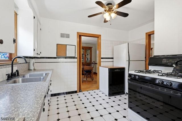 366 Vosseller Ave, Bound Brook Boro, NJ 08805