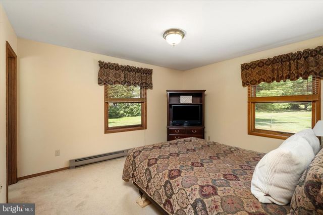 6 ELEANOR DR, Wrightstown, NJ 08562