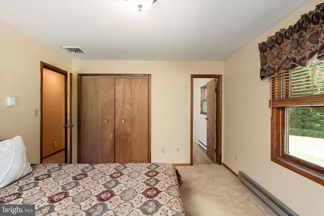 6 ELEANOR DR, Wrightstown, NJ 08562