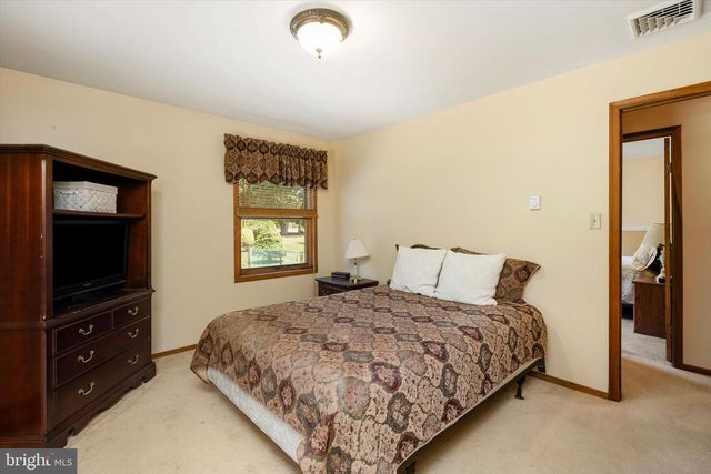 6 ELEANOR DR, Wrightstown, NJ 08562