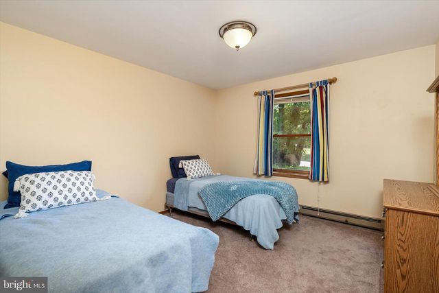 6 ELEANOR DR, Wrightstown, NJ 08562
