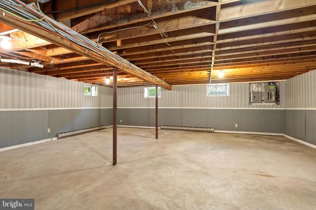 6 ELEANOR DR, Wrightstown, NJ 08562