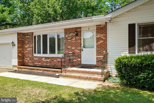 6 ELEANOR DR, Wrightstown, NJ 08562
