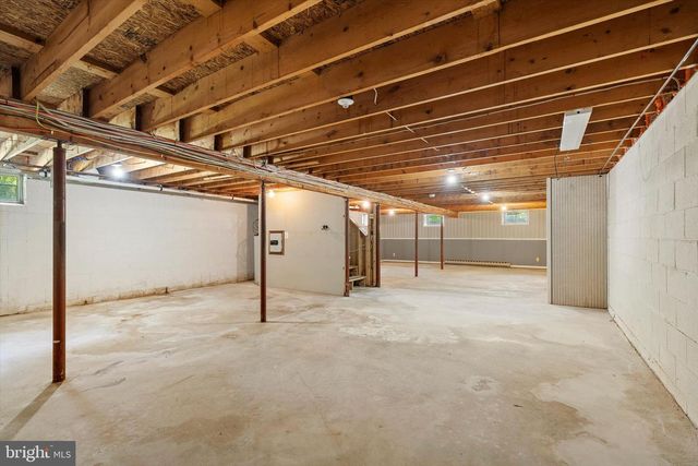 6 ELEANOR DR, Wrightstown, NJ 08562
