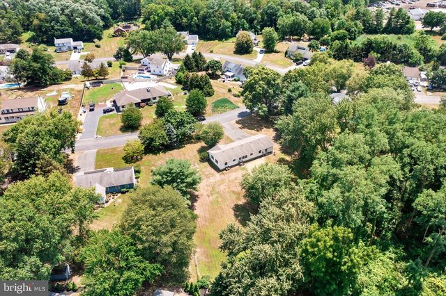 6 ELEANOR DR, Wrightstown, NJ 08562