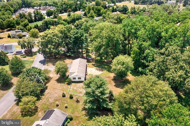 6 ELEANOR DR, Wrightstown, NJ 08562