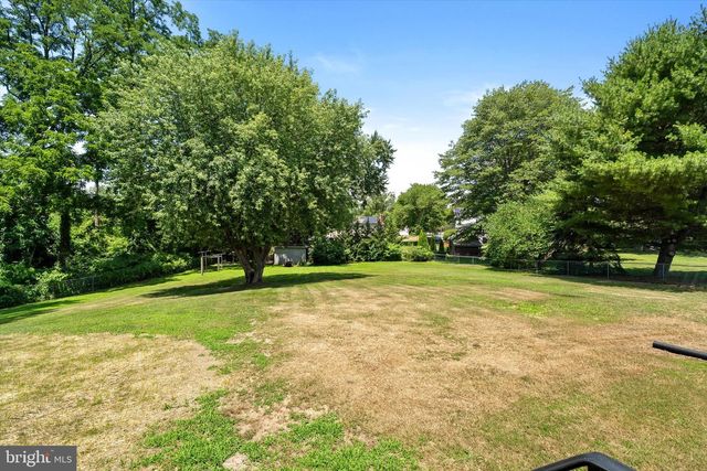 6 ELEANOR DR, Wrightstown, NJ 08562