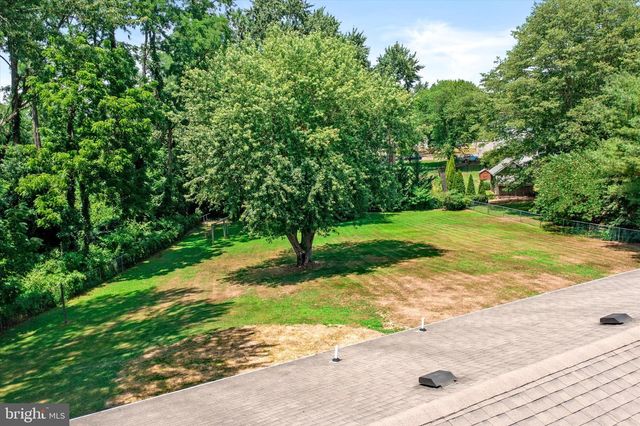6 ELEANOR DR, Wrightstown, NJ 08562