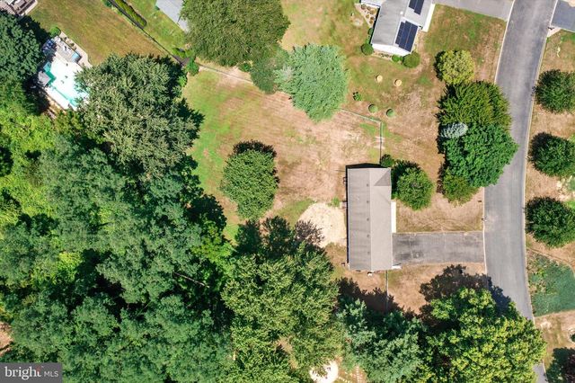 6 ELEANOR DR, Wrightstown, NJ 08562