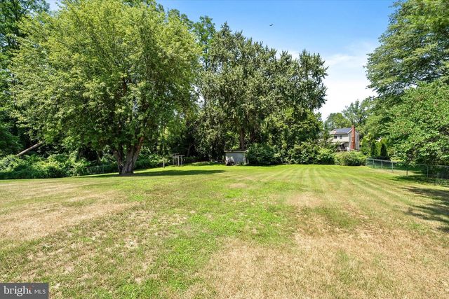 6 ELEANOR DR, Wrightstown, NJ 08562