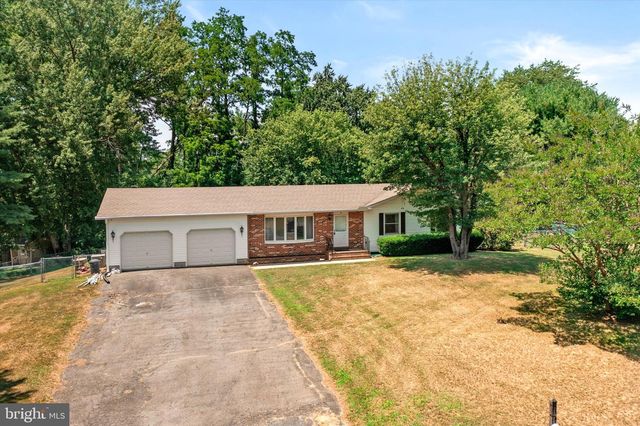 6 ELEANOR DR, Wrightstown, NJ 08562