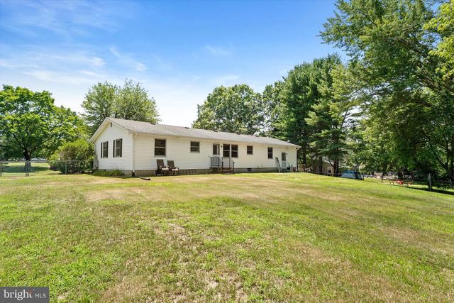 6 ELEANOR DR, Wrightstown, NJ 08562