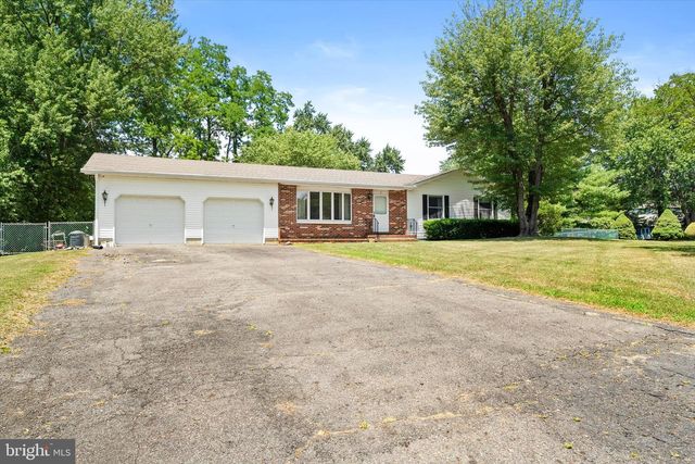 6 ELEANOR DR, Wrightstown, NJ 08562