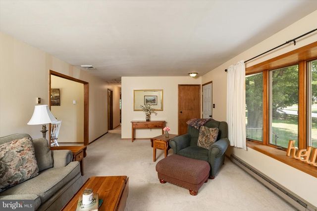6 ELEANOR DR, Wrightstown, NJ 08562