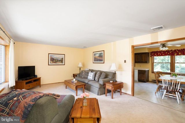 6 ELEANOR DR, Wrightstown, NJ 08562