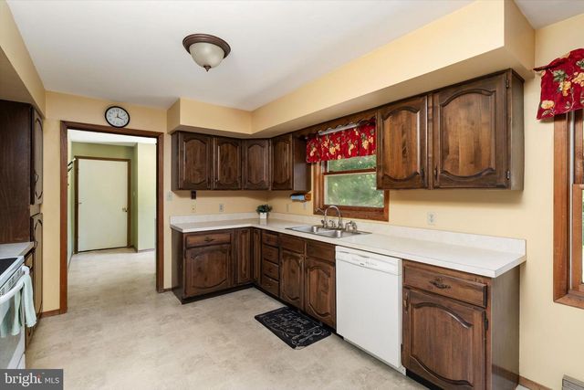 6 ELEANOR DR, Wrightstown, NJ 08562