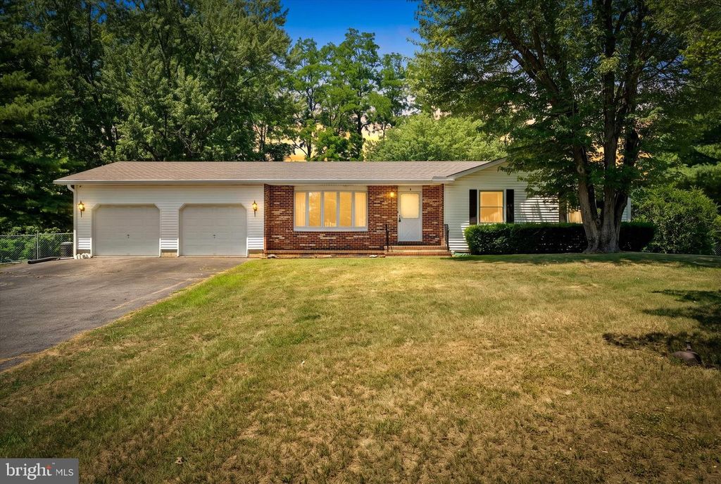 6 ELEANOR DR, Wrightstown, NJ 08562
