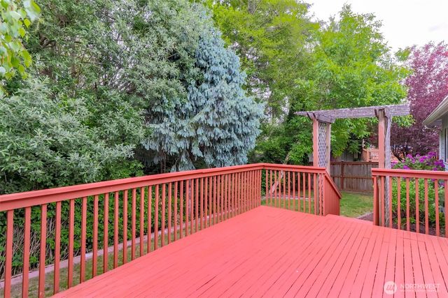 2109 22nd Street SE, Puyallup, WA 98372