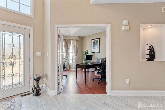 15 Arbutus Way, Middlesex, NJ 08852