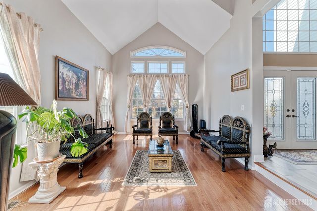 15 Arbutus Way, Middlesex, NJ 08852