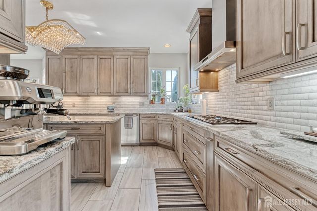 15 Arbutus Way, Middlesex, NJ 08852