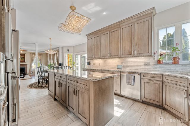 15 Arbutus Way, Middlesex, NJ 08852