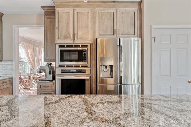 15 Arbutus Way, Middlesex, NJ 08852