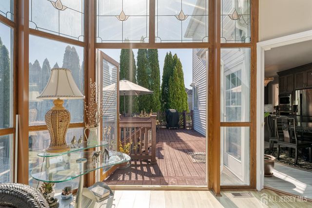 15 Arbutus Way, Middlesex, NJ 08852