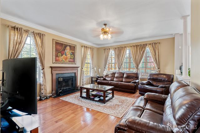 15 Arbutus Way, Middlesex, NJ 08852