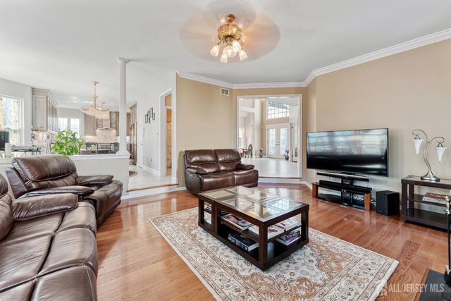 15 Arbutus Way, Middlesex, NJ 08852