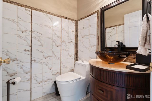 15 Arbutus Way, Middlesex, NJ 08852