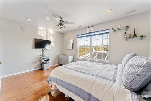 15 Arbutus Way, Middlesex, NJ 08852