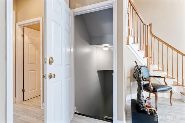 15 Arbutus Way, Middlesex, NJ 08852