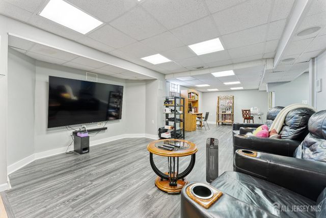 15 Arbutus Way, Middlesex, NJ 08852