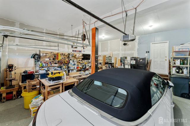 15 Arbutus Way, Middlesex, NJ 08852