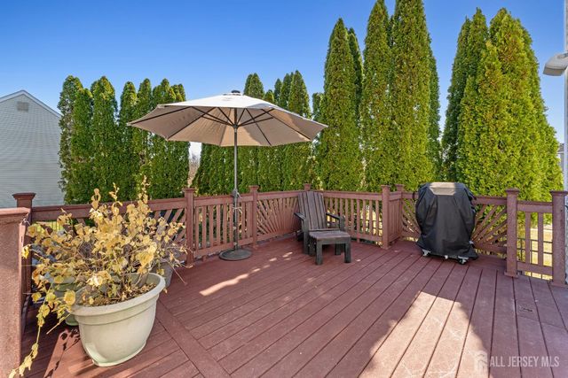 15 Arbutus Way, Middlesex, NJ 08852