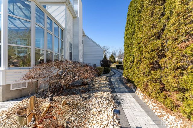 15 Arbutus Way, Middlesex, NJ 08852